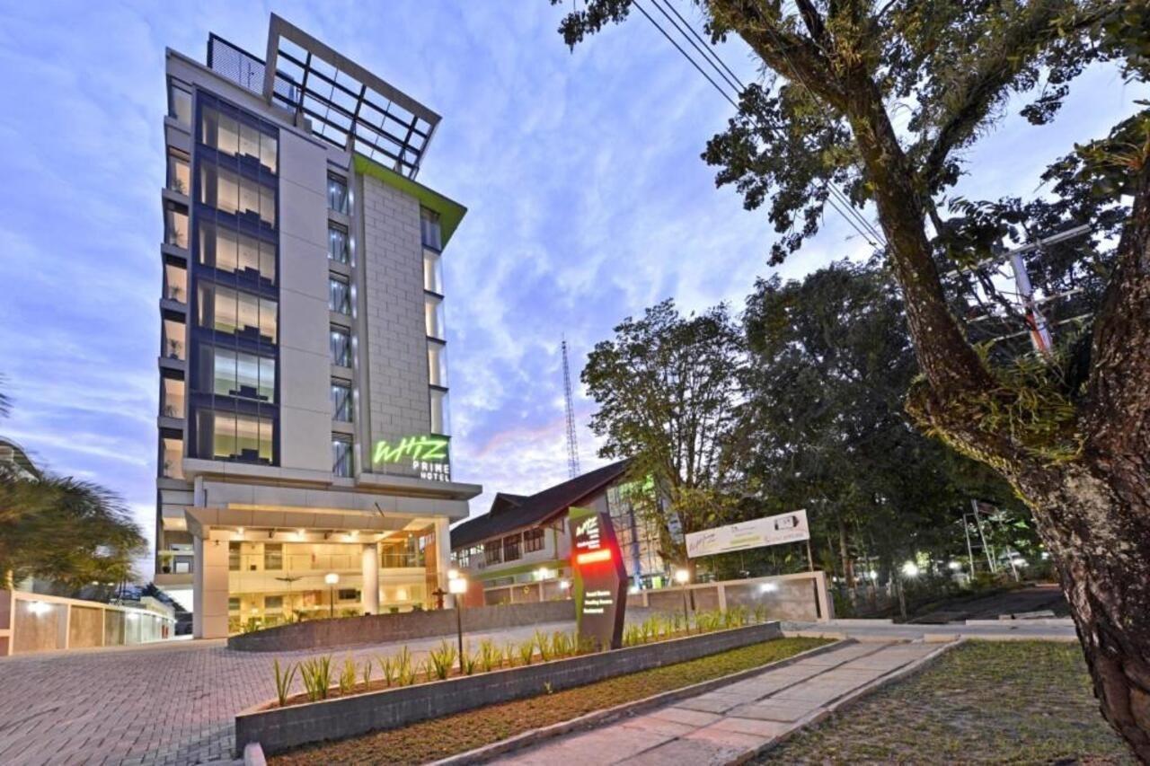 Whiz Prime Hotel Khatib Sulaiman Padang מראה חיצוני תמונה