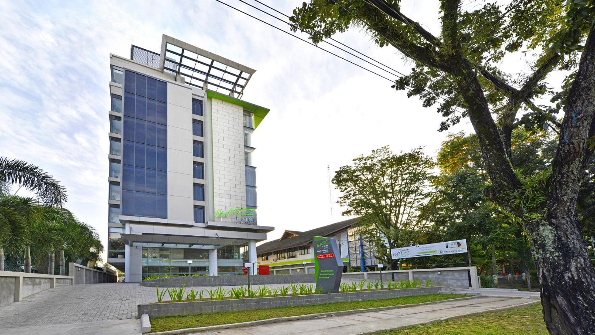 Whiz Prime Hotel Khatib Sulaiman Padang מראה חיצוני תמונה