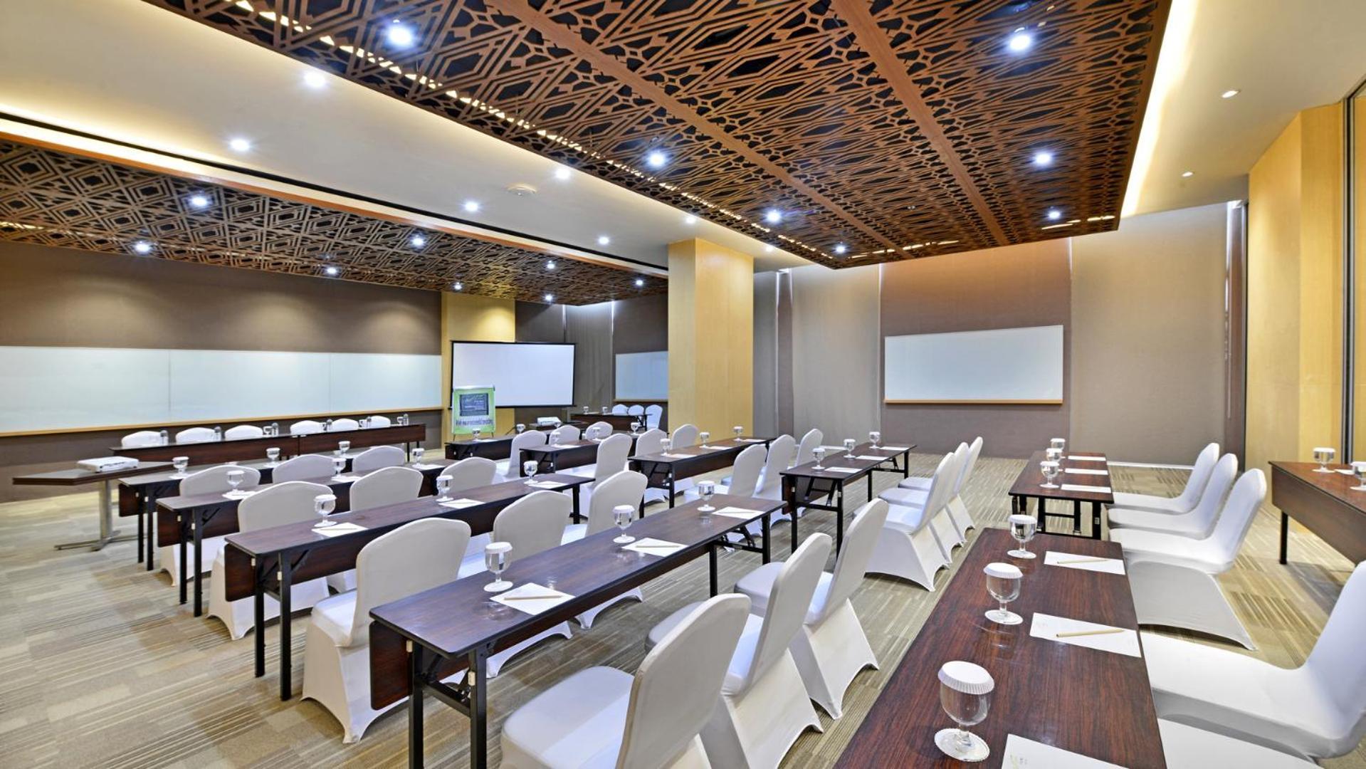 Whiz Prime Hotel Khatib Sulaiman Padang מראה חיצוני תמונה
