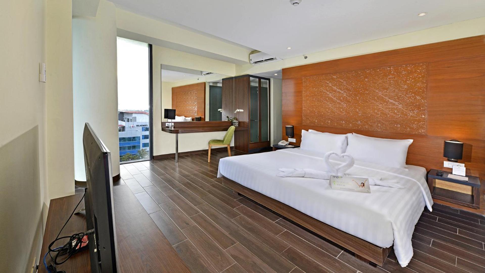 Whiz Prime Hotel Khatib Sulaiman Padang מראה חיצוני תמונה
