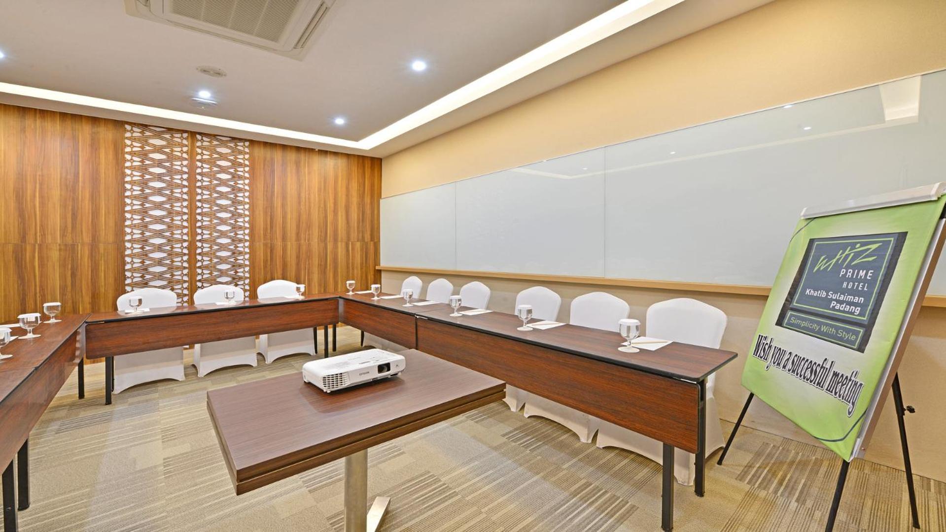 Whiz Prime Hotel Khatib Sulaiman Padang מראה חיצוני תמונה
