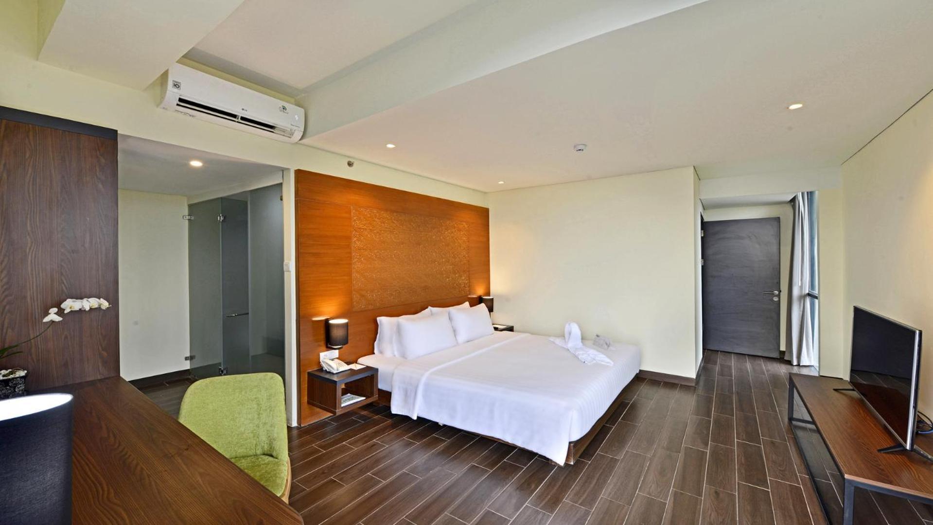 Whiz Prime Hotel Khatib Sulaiman Padang מראה חיצוני תמונה