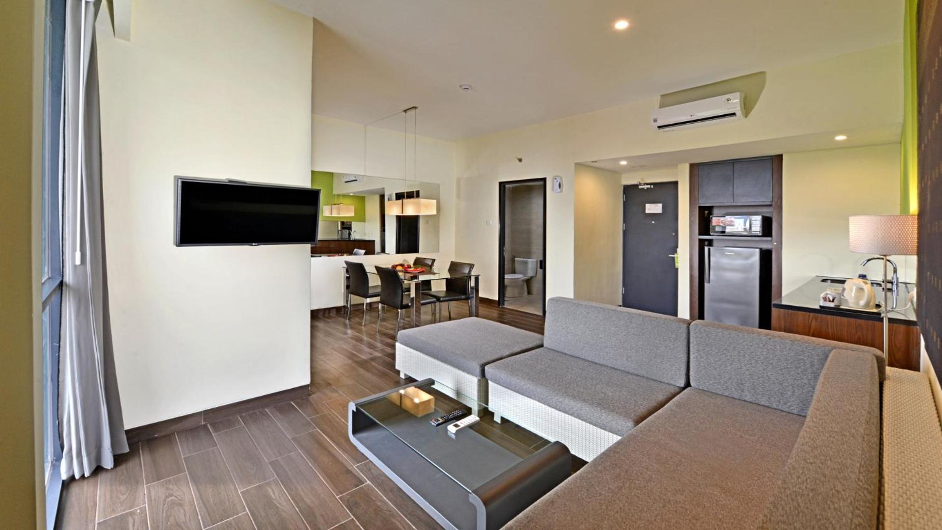 Whiz Prime Hotel Khatib Sulaiman Padang מראה חיצוני תמונה