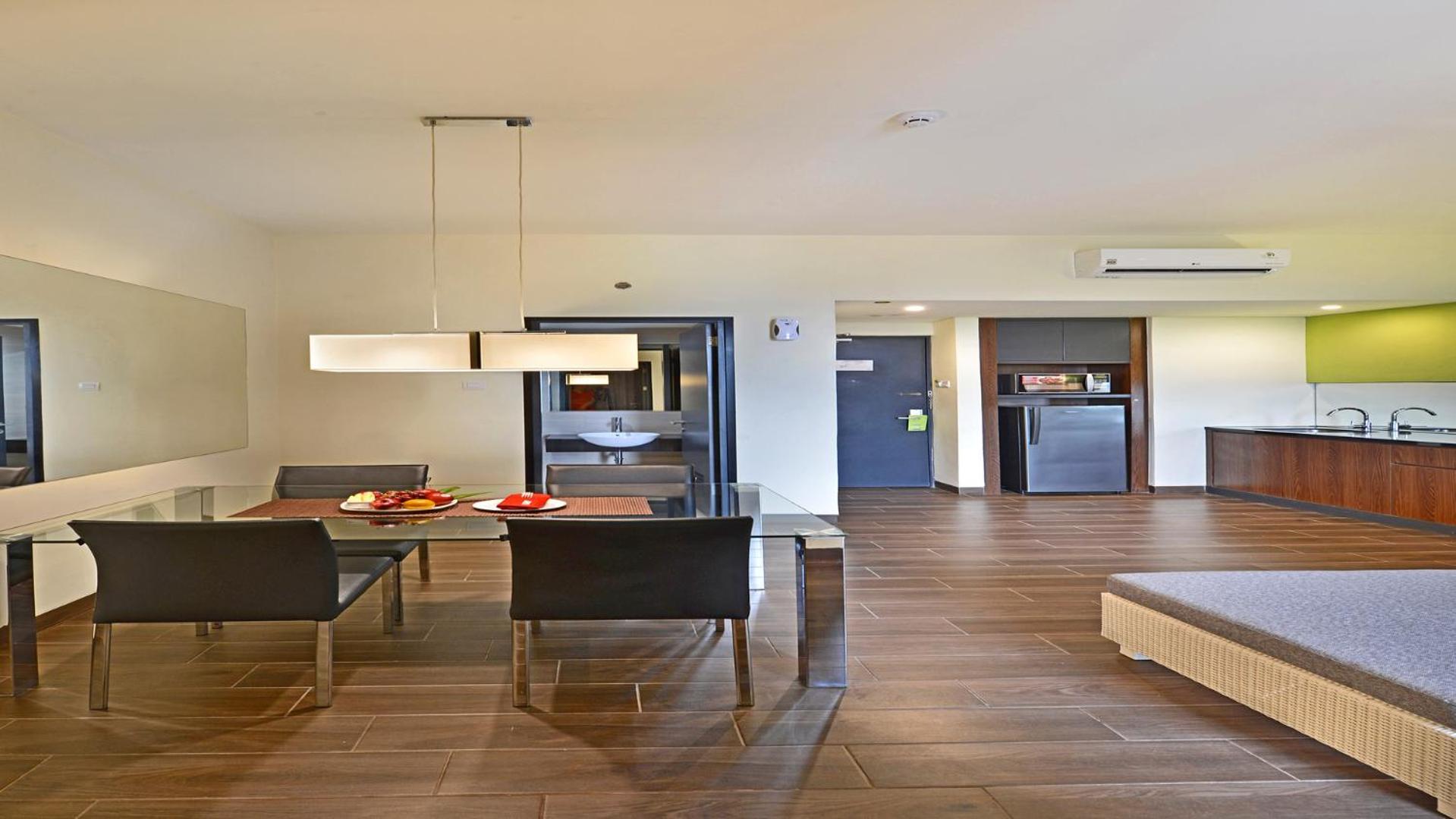 Whiz Prime Hotel Khatib Sulaiman Padang מראה חיצוני תמונה