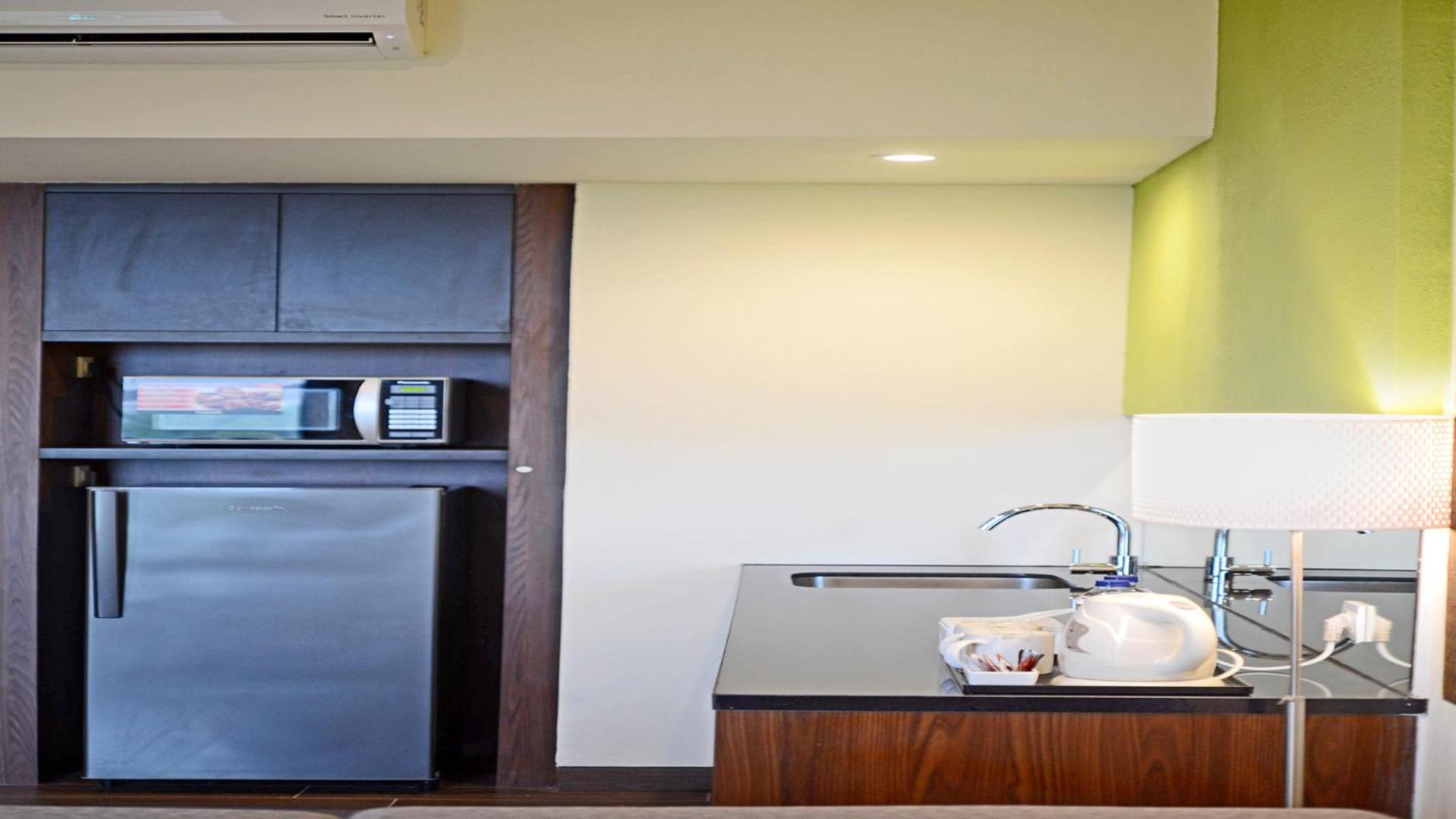 Whiz Prime Hotel Khatib Sulaiman Padang מראה חיצוני תמונה