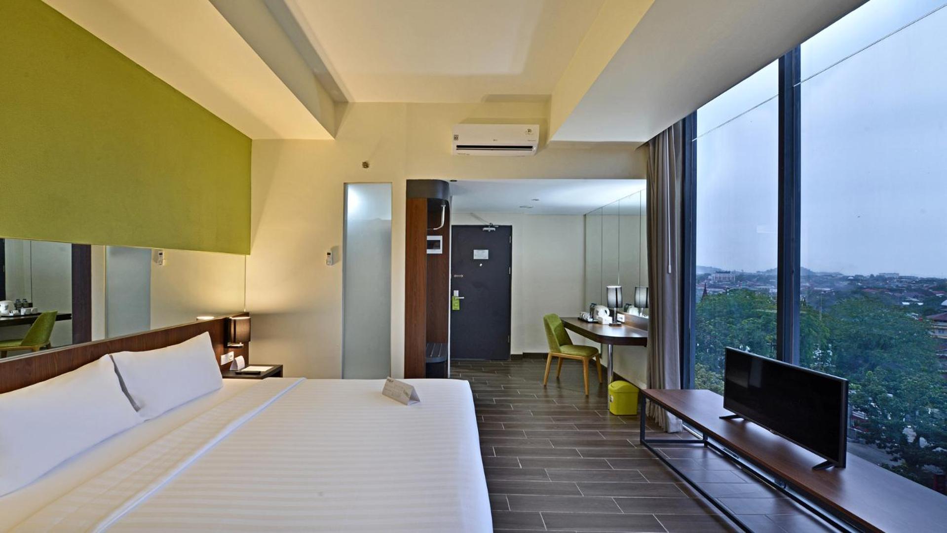 Whiz Prime Hotel Khatib Sulaiman Padang מראה חיצוני תמונה