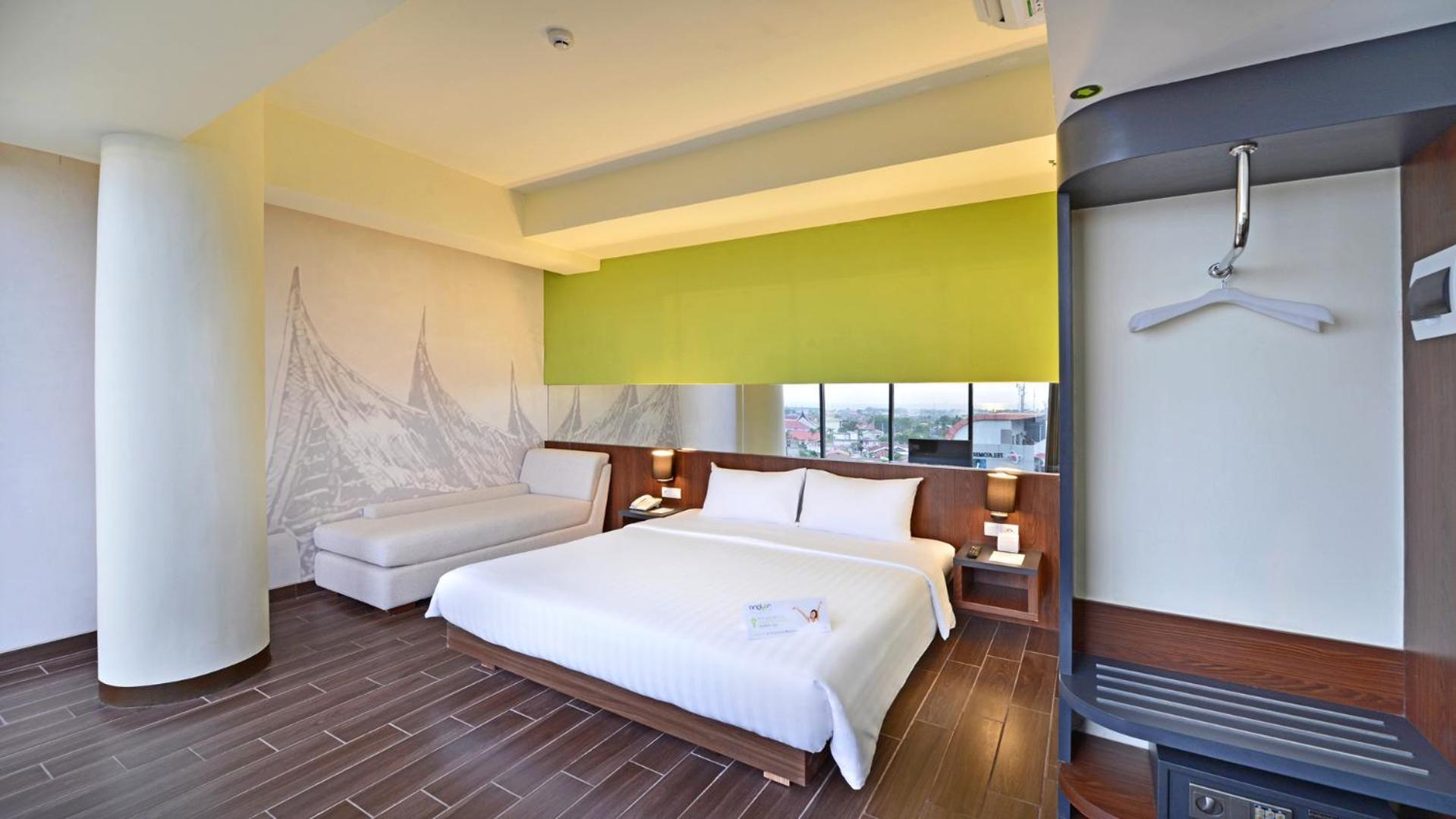 Whiz Prime Hotel Khatib Sulaiman Padang מראה חיצוני תמונה