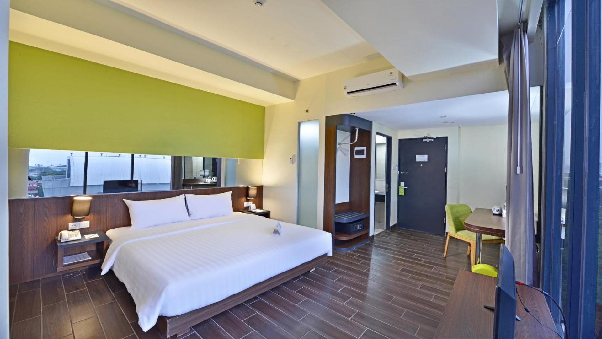 Whiz Prime Hotel Khatib Sulaiman Padang מראה חיצוני תמונה