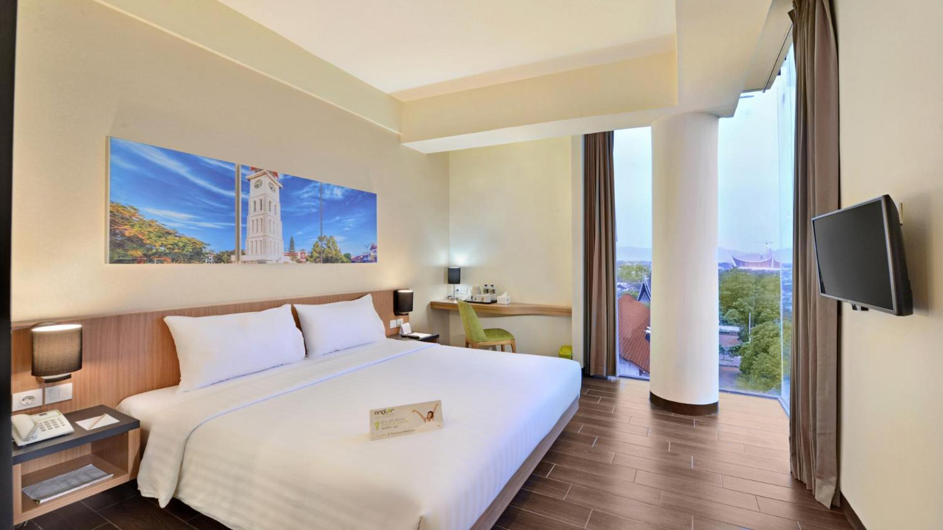 Whiz Prime Hotel Khatib Sulaiman Padang מראה חיצוני תמונה