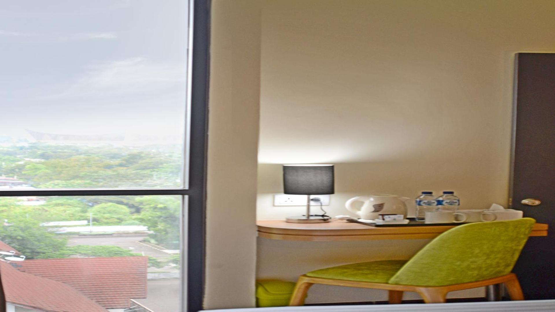 Whiz Prime Hotel Khatib Sulaiman Padang מראה חיצוני תמונה
