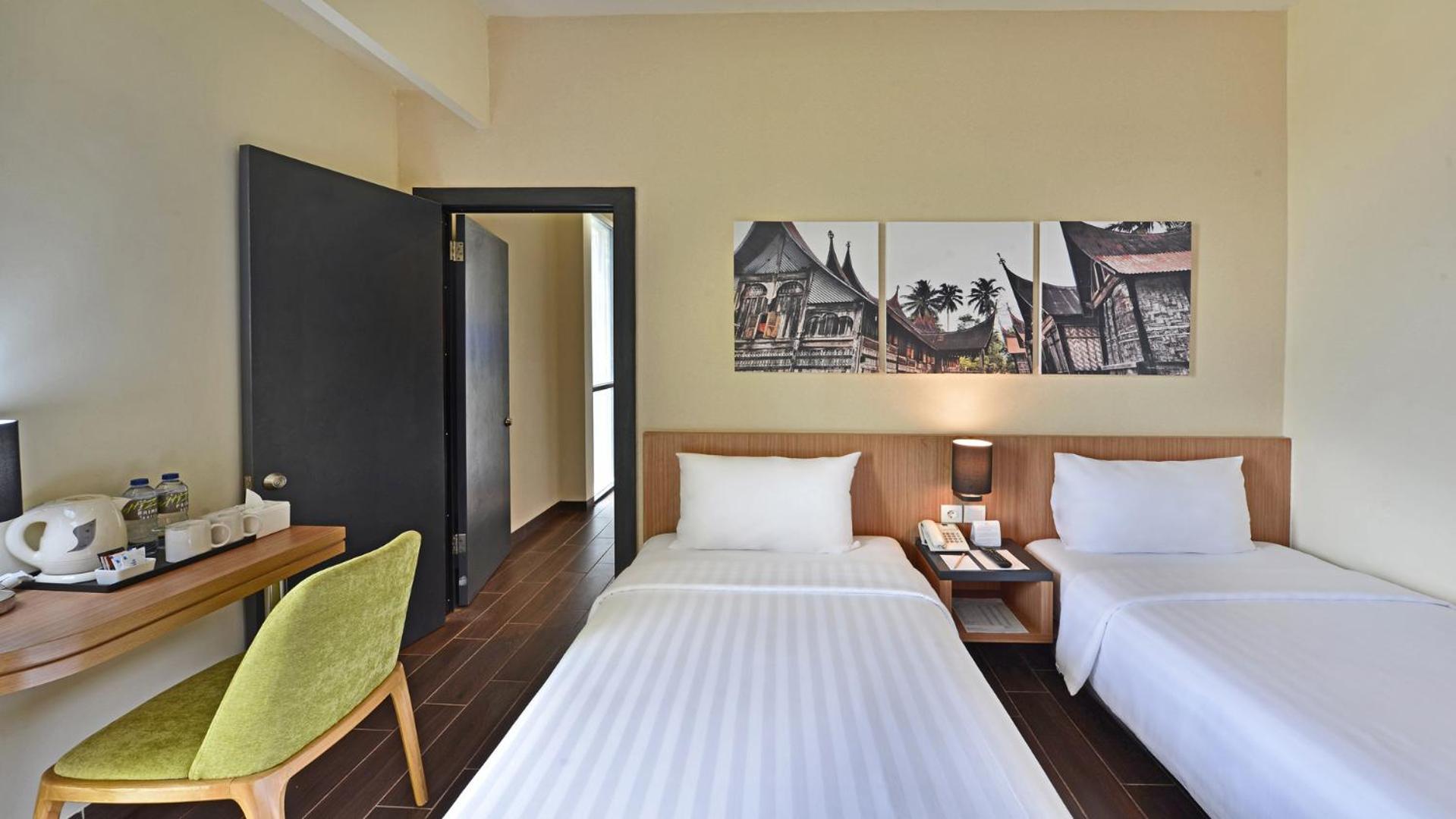Whiz Prime Hotel Khatib Sulaiman Padang מראה חיצוני תמונה