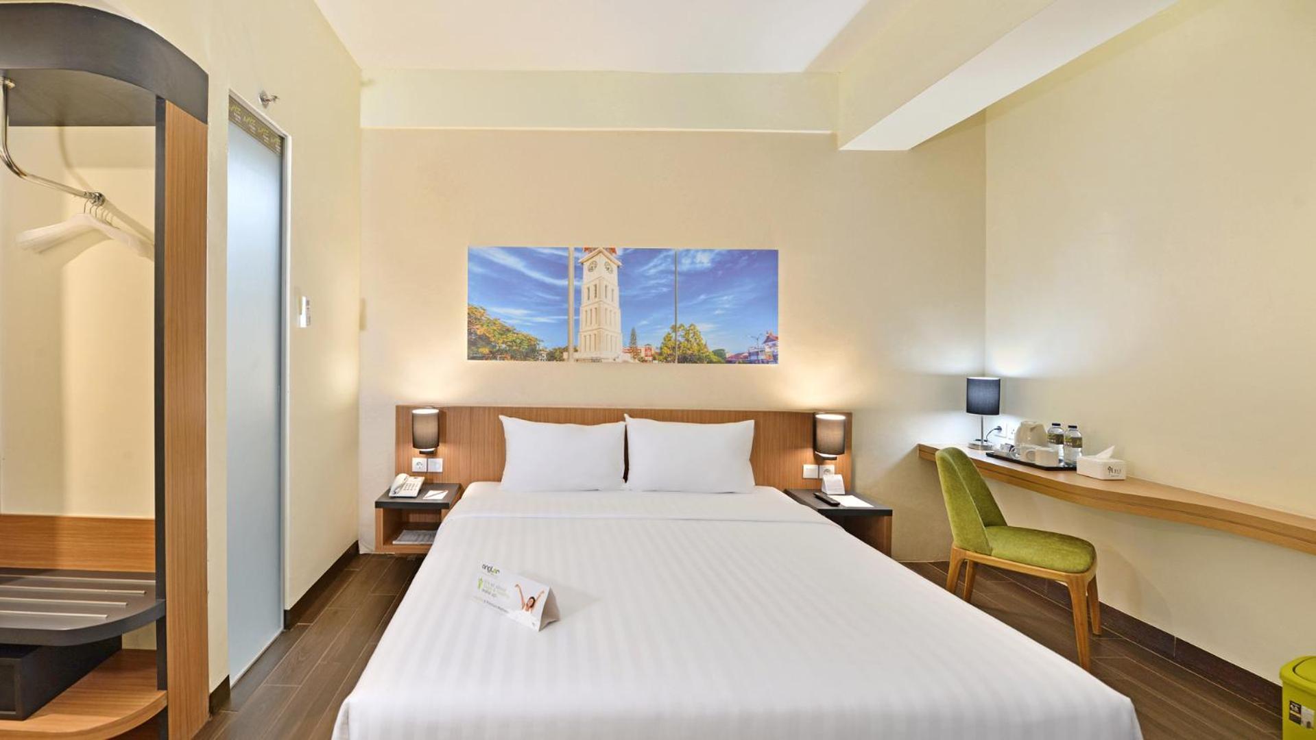 Whiz Prime Hotel Khatib Sulaiman Padang מראה חיצוני תמונה